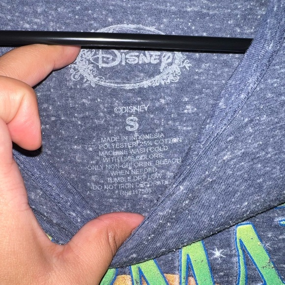 🎉Disney women’s t-shirt - Picture 3 of 4